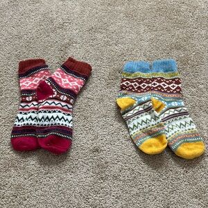 2 pairs of socks